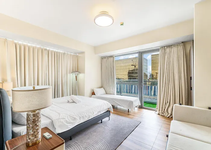 Spacious 2br Family With View Near Airport, Of Dreams, Solaire, Parqal, Ayala Malls, And Moa 4*