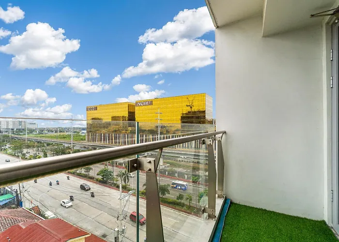 Hotel Spacious 2br Family With View Near Airport, Of Dreams, Solaire, Parqal, Ayala Malls, And Moa