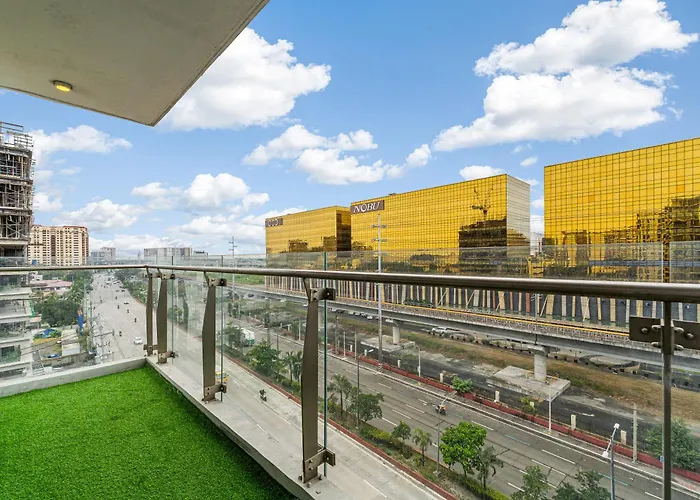 Hotel Spacious 2br Family With View Near Airport, Of Dreams, Solaire, Parqal, Ayala Malls, And Moa 4*
