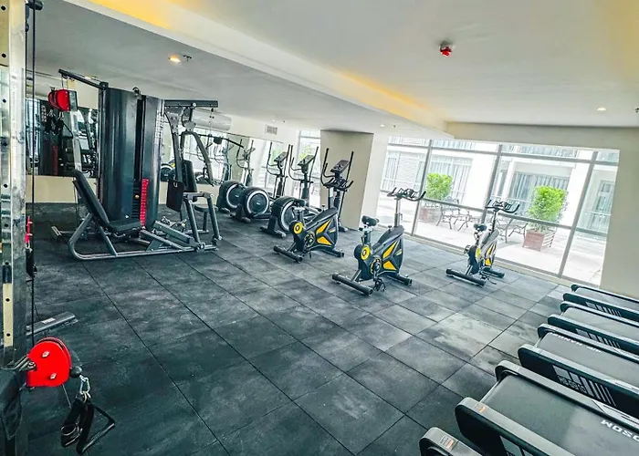 Spacious 2br Family With View Near Airport, Of Dreams, Solaire, Parqal, Ayala Malls, And Moa 4*