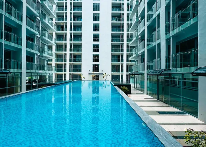 Hotel Spacious 2br Family With View Near Airport, Of Dreams, Solaire, Parqal, Ayala Malls, And Moa